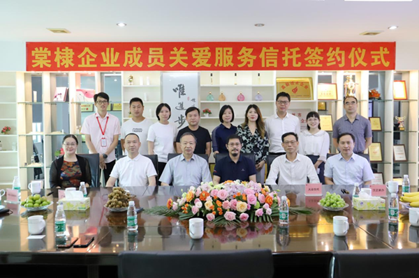 持續(xù)助力 | 疫情顯擔(dān)當(dāng) 棟方股份再次捐贈(zèng)暖心物資